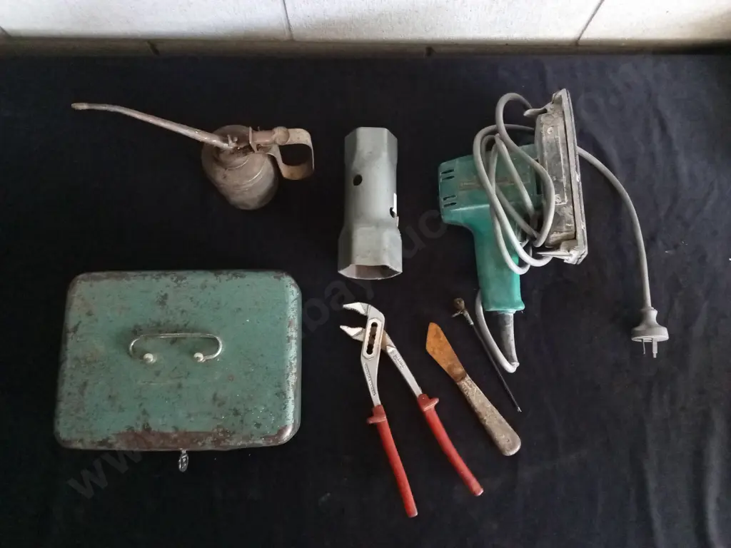COLLECTION OF TOOLS INLCUDING WORKING SANDER Image 1++