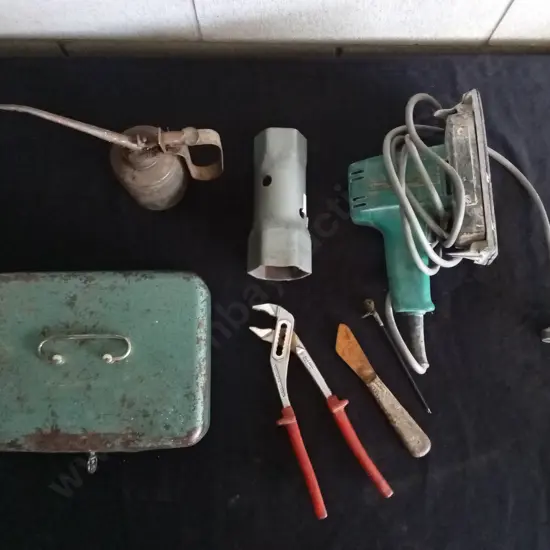 COLLECTION OF TOOLS INLCUDING WORKING SANDER