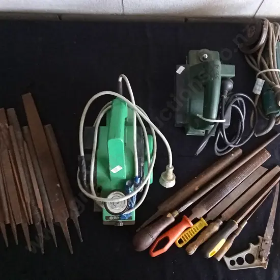 COLLECTION OF WORKING CORDED POWER TOOLS, AND METAL FILES