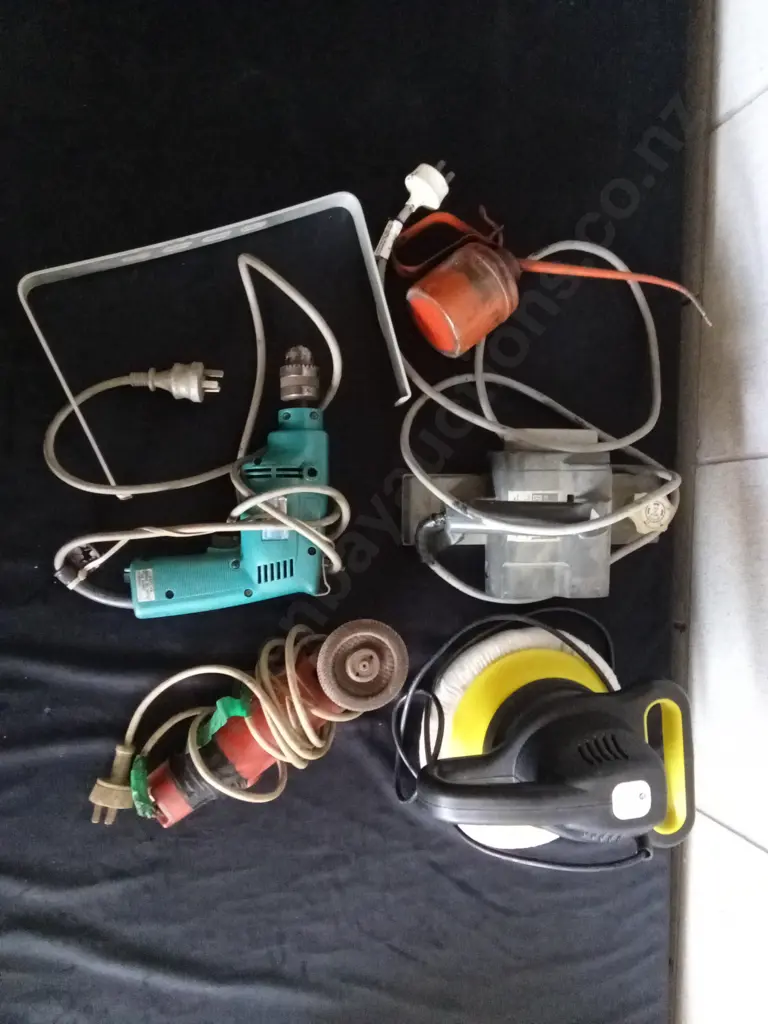 COLLECTION OF WORKING CORDED TOOLS AND OIL CAN Image 1++
