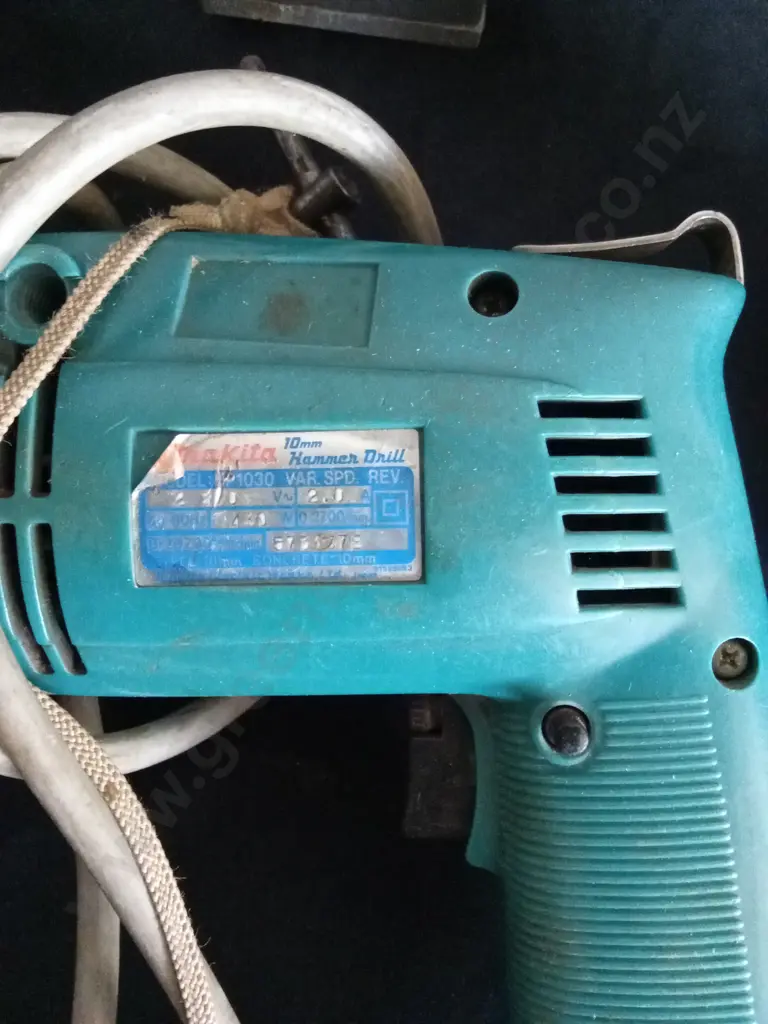 COLLECTION OF WORKING CORDED TOOLS AND OIL CAN Image 1++