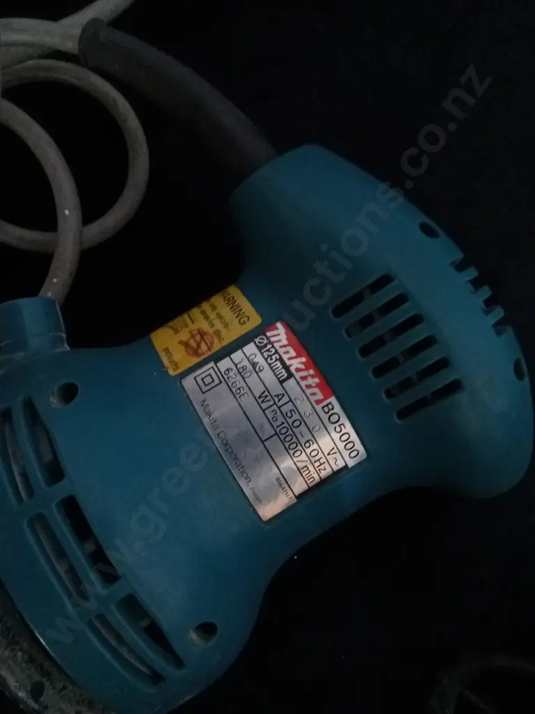 COLLECTION OF WORKING CORDED POWER TOOLS Image 1++