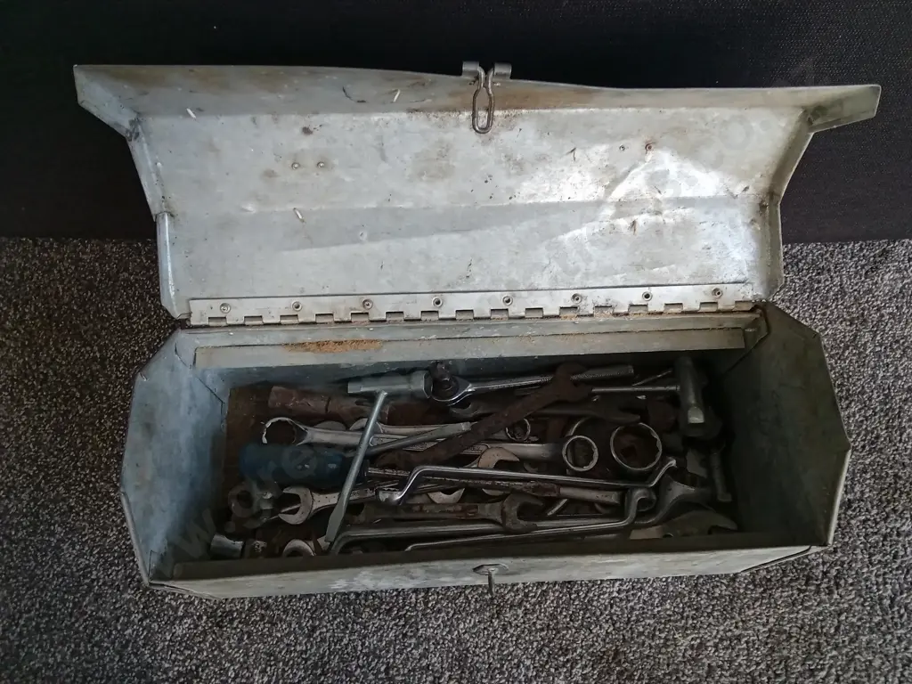 TOOL BOX CONTAINING SPANNERS Image 1++