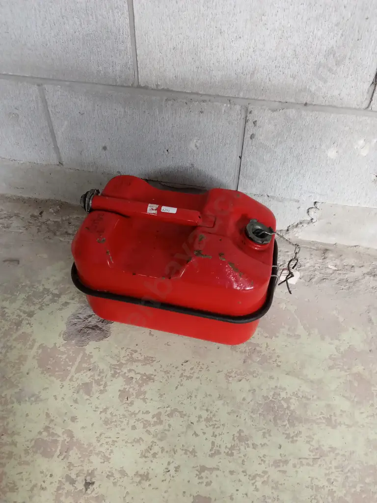 PORTABLE GAS CAN 5.7L Image 1++