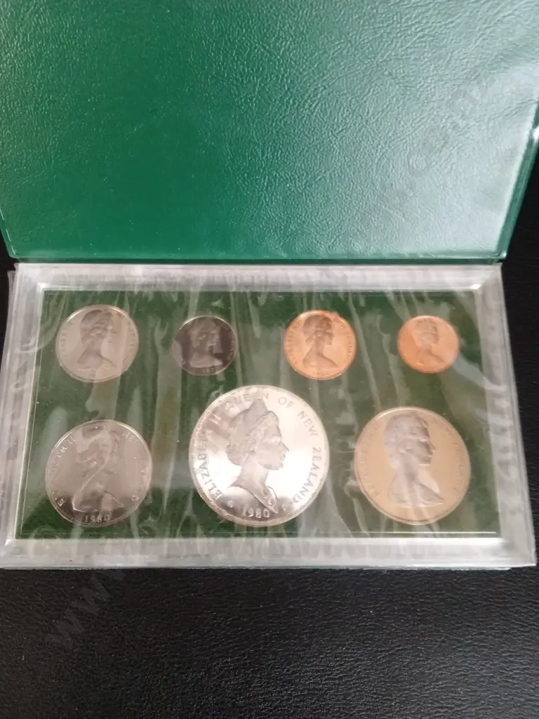 1980 NEW ZEALAND ANNUAL PROOF COIN "FANTAIL" SET INCLUDING STIRLING SILVER $1 COIN Image 1++