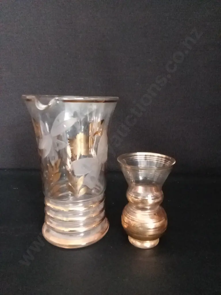 VINTAGE GLASS PITCHER AND MATCHING GLASS, WITH GOLD/BRONZE TRIMMED BANDS Image 1++