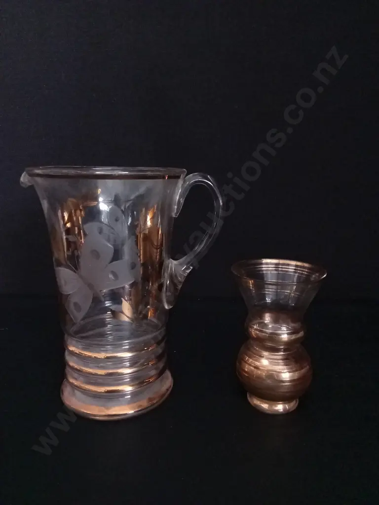 VINTAGE GLASS PITCHER AND MATCHING GLASS, WITH GOLD/BRONZE TRIMMED BANDS Image 1++