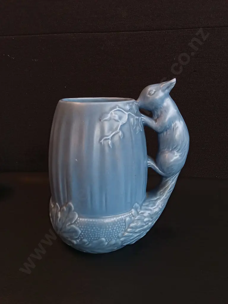 VINTAGE SYLVAC BLUE SQUIRREL & ACORN JUG/ VASE, MODEL 1115, H 22 CM Image 1++
