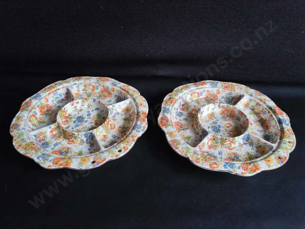 PAIR OF VINTAGE 1930S FLORAL CHINTZ SECTIONED SERVING PLATTERS, W 27 CM Image 1++