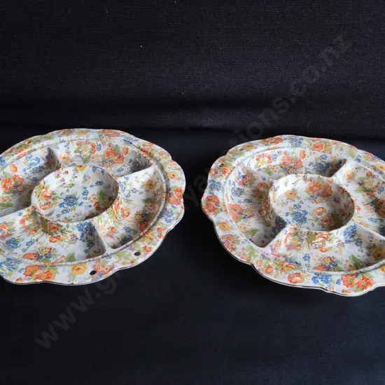 PAIR OF VINTAGE 1930S FLORAL CHINTZ SECTIONED SERVING PLATTERS, W 27 CM