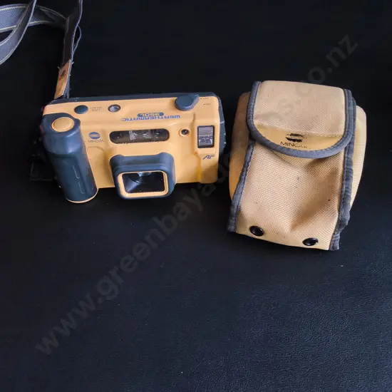 VINTAGE YELLOW MINOLTA WEATHERMATIC WATERPROOF 35MM FILM CAMERA AND CASE