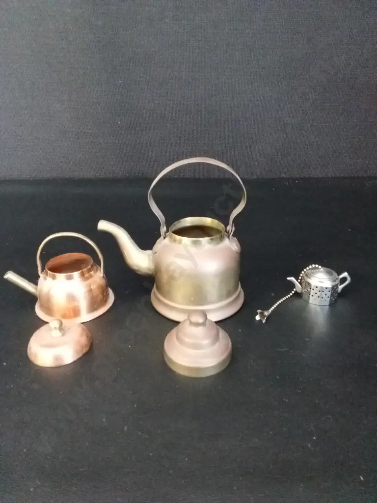 3 VINTAGE TEAPOTS TALLEST H13CM Image 1++