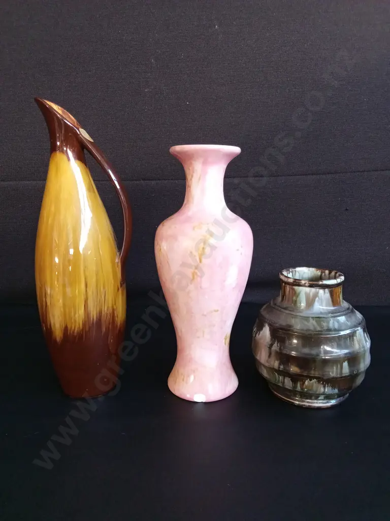 3 VINTAGE MID CENTURY ART POTTERY VASES, REGAL MASHMAN, BLUE MOUNTAIN AND PINK MOTTLED, TALLEST H 40 CM SMALL CHIP ON 1 Image 1++