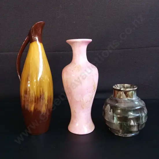 3 VINTAGE MID CENTURY ART POTTERY VASES, REGAL MASHMAN, BLUE MOUNTAIN AND PINK MOTTLED, TALLEST H 40 CM SMALL CHIP ON 1