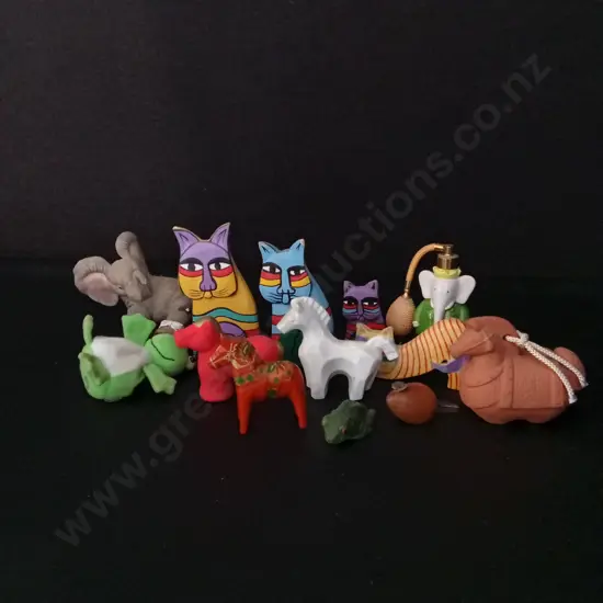 COLLECTION OF ANIMAL FIGURES TALLEST H12CM INCLUDING 4 VINTAGE LAUREL BURCH-STYLE WOODEN CATS
