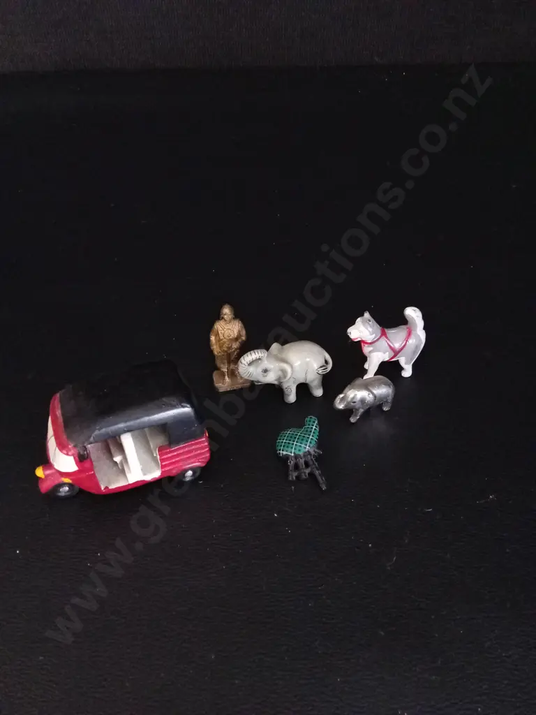 6 MINIATURES TALLEST 3CM AND 4 PORCELAIN ELEPHANTS H5CM ONE BROKEN, PIECE INCLUDED Image 1++