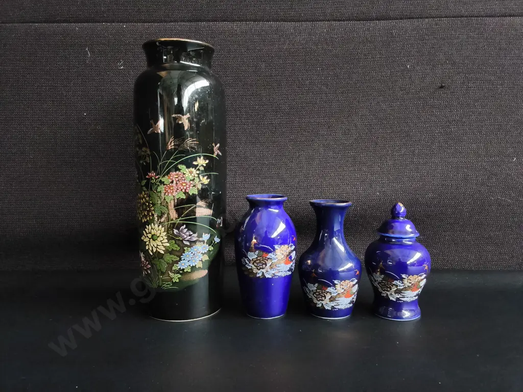 VINTAGE ASIAN COBALT BLUE KUTANI STYLE MINIATURE VASES AND GINGER JAR SET, AND JAPANESE BITŌ BLACK FLORAL VASE Image 1++