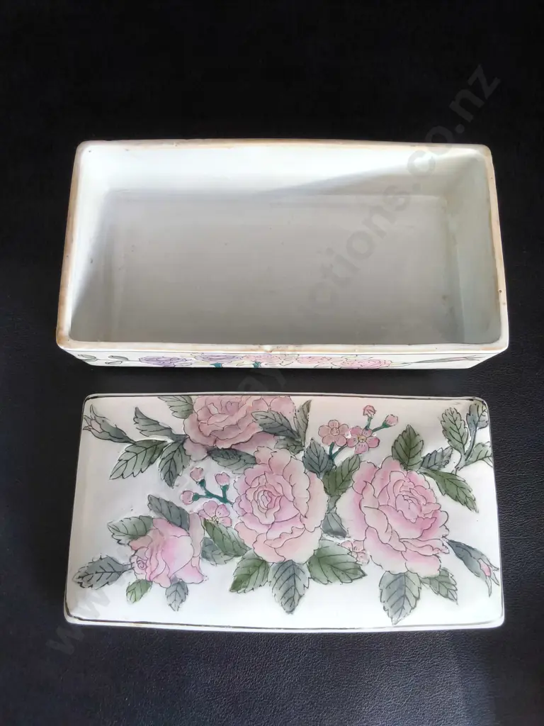 VINTAGE CHINESE PORCELAIN TRINKET BOX L18.5CM H5CM D10CM Image 1++