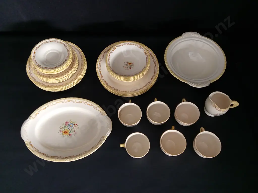 VINTAGE NEWHALL POTTERY 35 PIECE TEA AND DINNER COLLECTION Image 1++