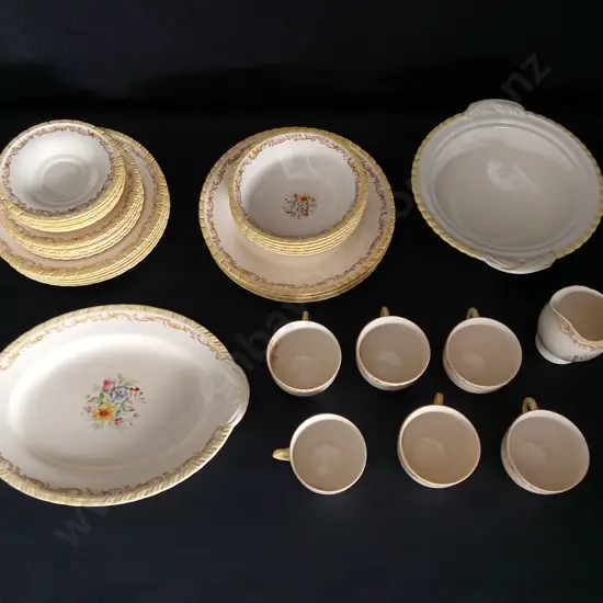 VINTAGE NEWHALL POTTERY 35 PIECE TEA AND DINNER COLLECTION
