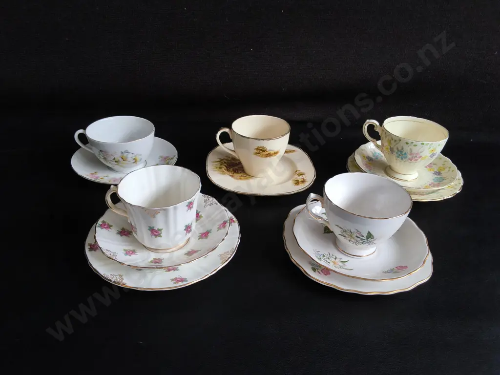 VINTAGE CHINA TEA CUP AND SAUCERS, 5 SETS TOTAL, TALLEST H 7 CM Image 1++