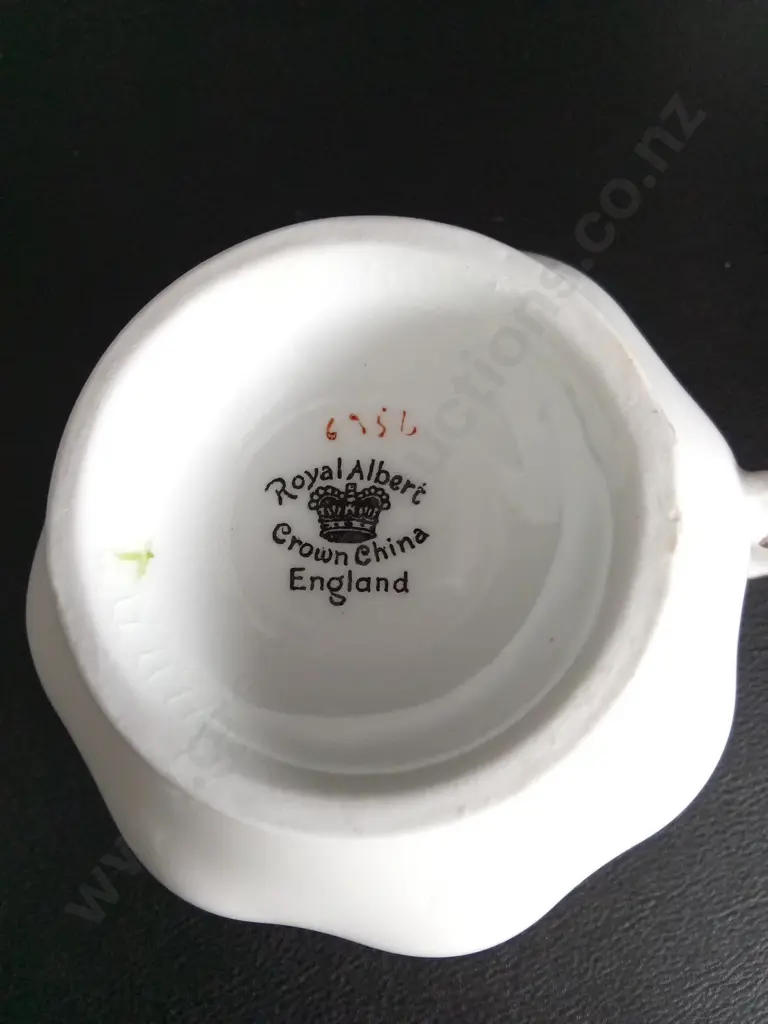 20 PIECE ROYAL ALBERT THE OLD COUNTRY TEA SET Image 1++