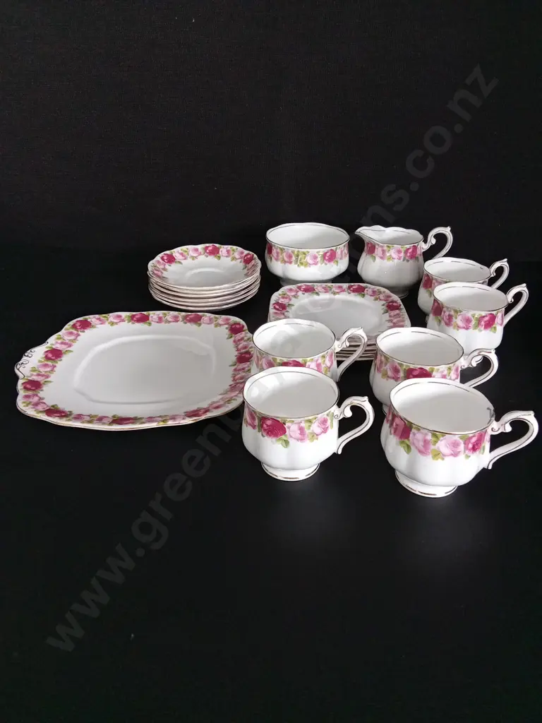 20 PIECE ROYAL ALBERT THE OLD COUNTRY TEA SET Image 1++