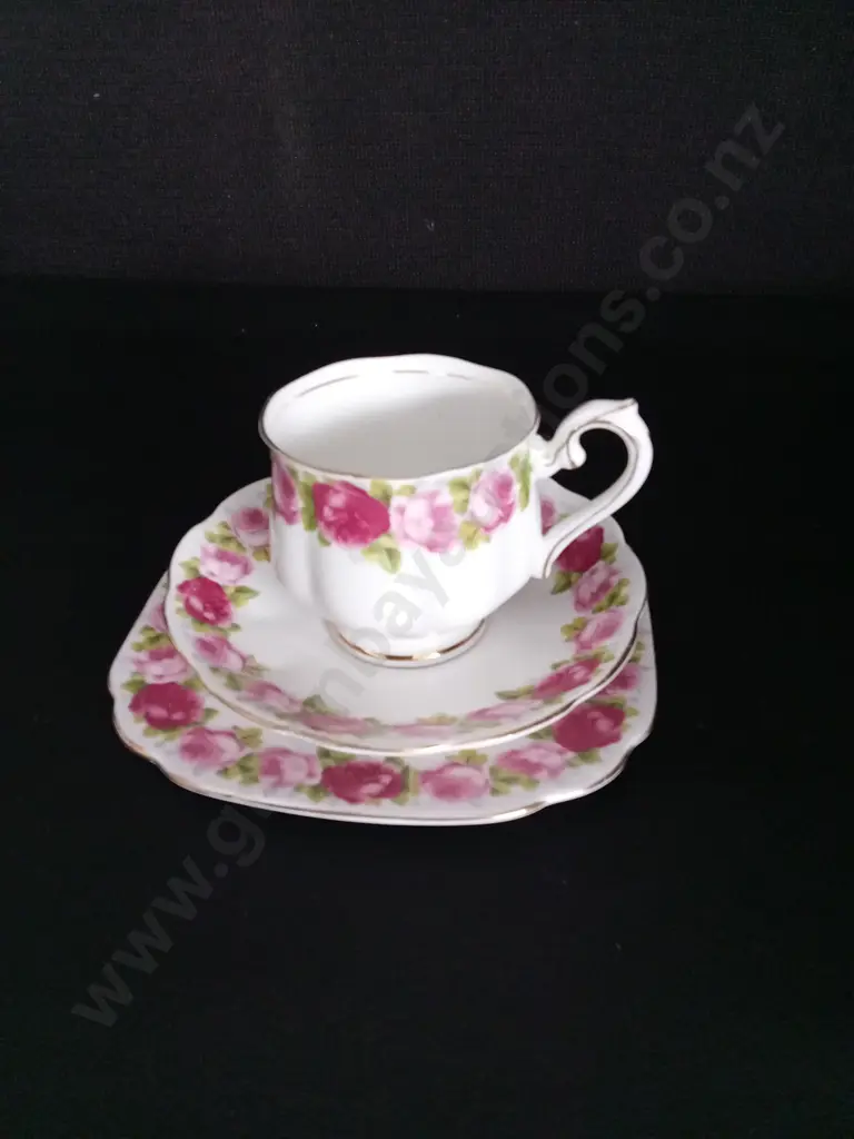 20 PIECE ROYAL ALBERT THE OLD COUNTRY TEA SET Image 1++