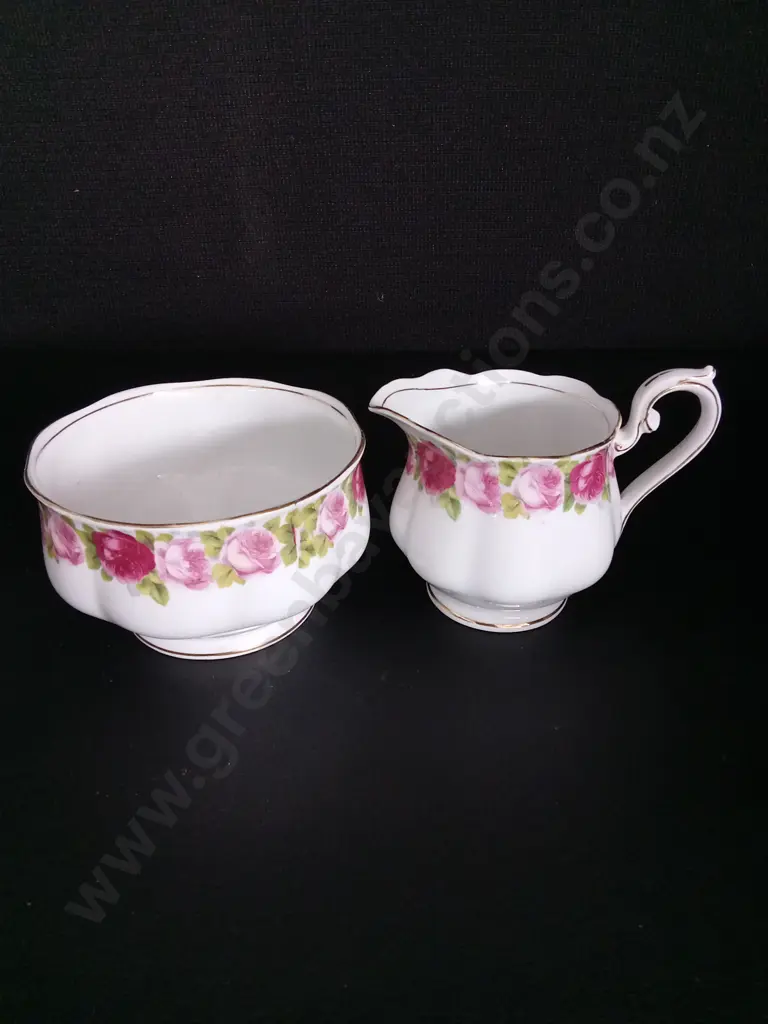 20 PIECE ROYAL ALBERT THE OLD COUNTRY TEA SET Image 1++
