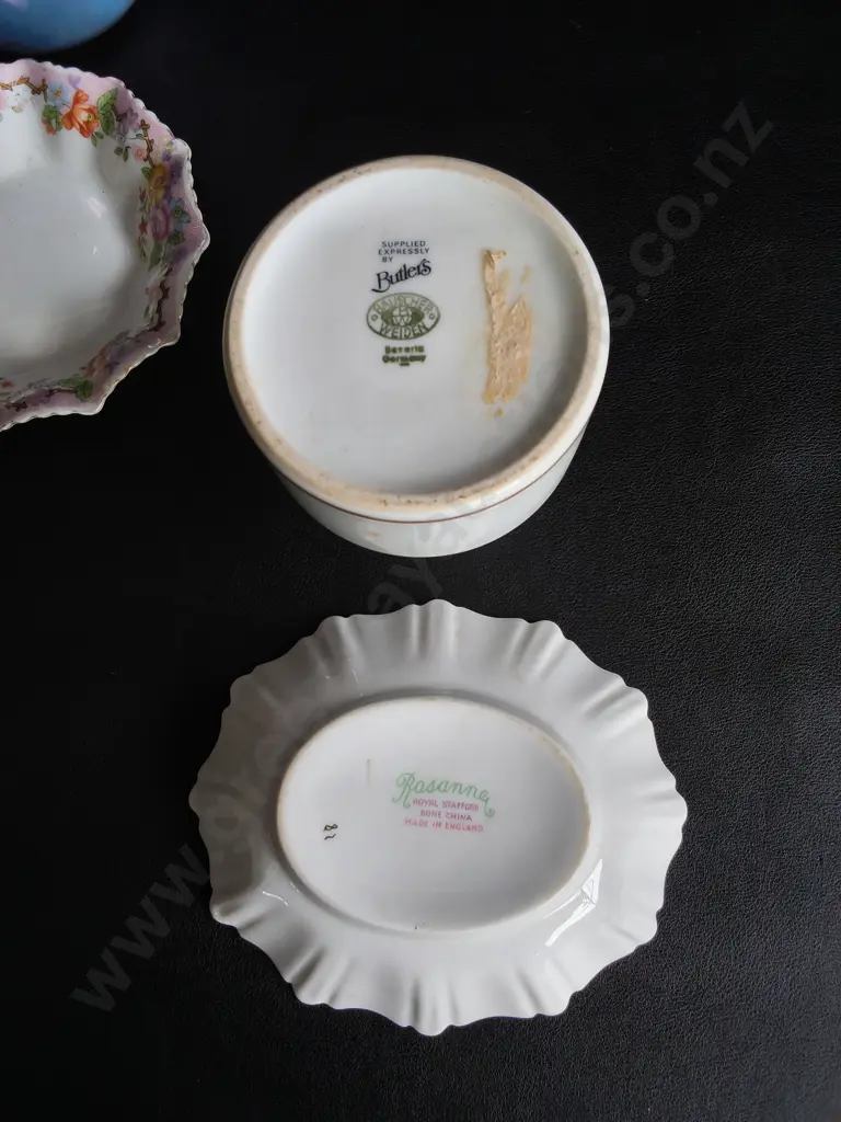 VINTAGE PORCELAIN DECOR, 4 PIECES, INCLUDING ROYAL STAFFORD ROSANNE DISH, BUTLER'S SELTMANN WEIDEN CERAMCI BOTTLE, ETC. Image 1++