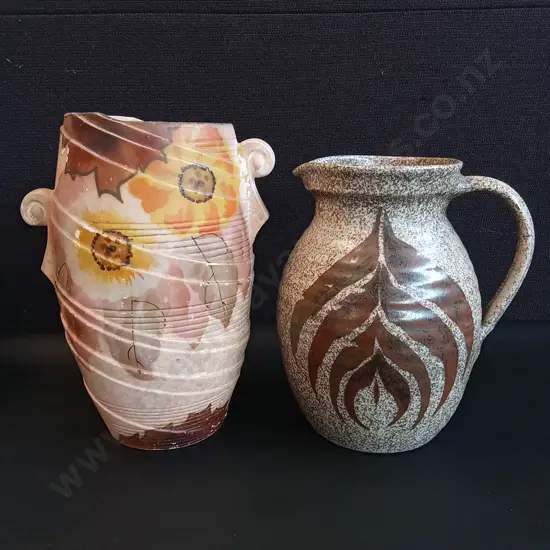 PAIR OF CERAMIC VASES, TALLEST H 22.5 CM