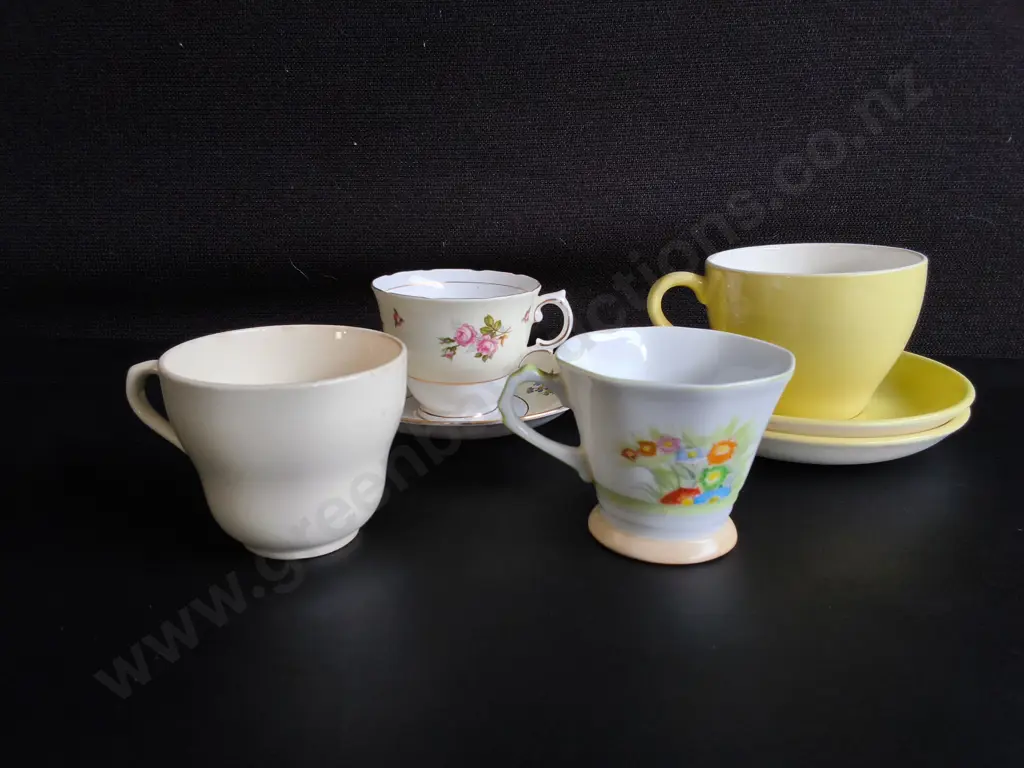MIX OF VINTAGE CUPS AND SAUCERS, 7 PIECES Image 1++