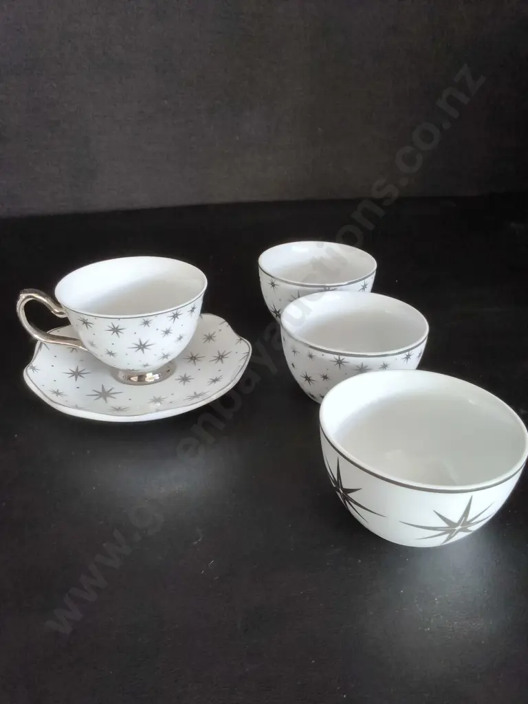 PORCELAIN 5 PIECE TEA SET Image 1++
