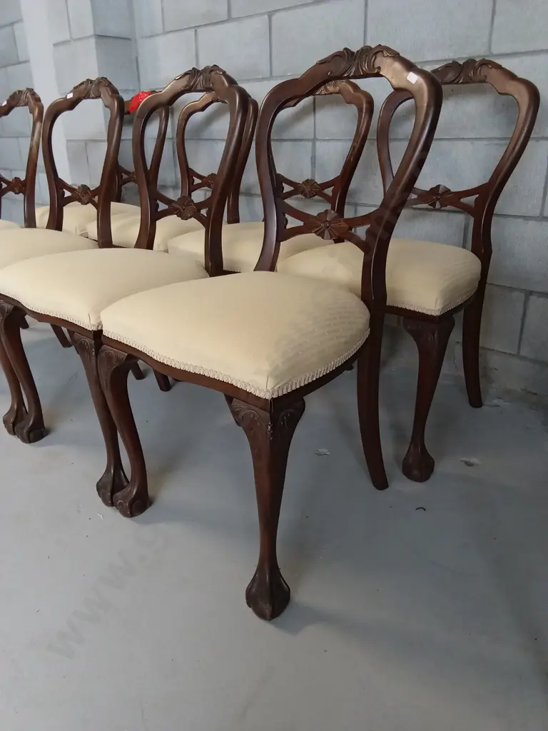 VINTAGE WALNUT BURL VENEER OVAL 8 SEATER DINING TABLE WITH CARVED EDGES, AND 8 CUSHIONED CHAIRS, L 170CM X W 118CM Image 1++