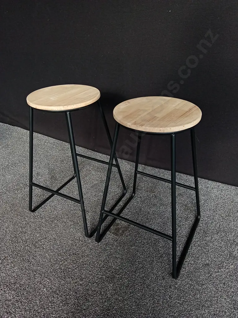 PAIR OF BARSTOOLS, H 66 CM Image 1++