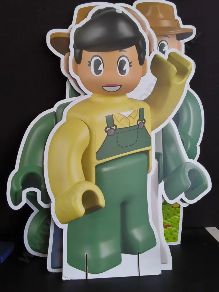 4 LEGO STYLE CARDBOARD CUTOUTS, TALLEST H 1.1 M Image 1++