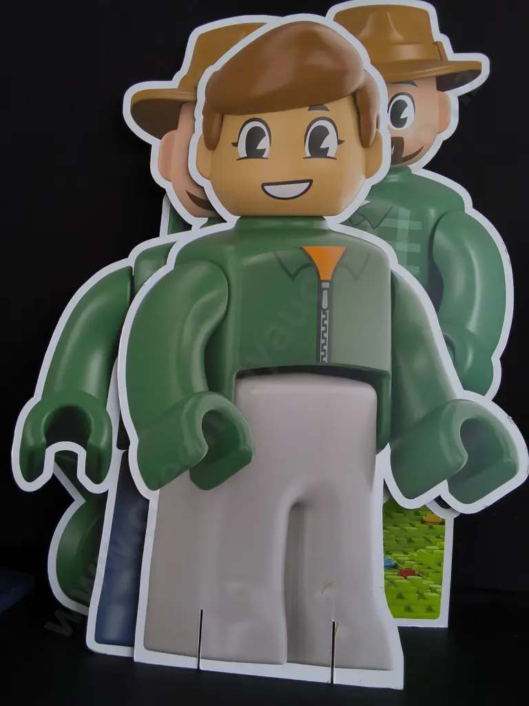 4 LEGO STYLE CARDBOARD CUTOUTS, TALLEST H 1.1 M Image 1++