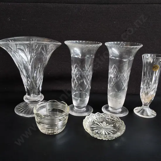 6 PIECES VINTAGE CUT GLASS, INCLUDING RCR ITALIA AND STUART ENGLAND, TALLEST H 20 CM