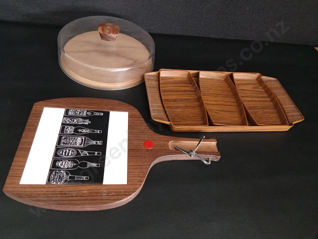 VINTAGE CHEESE BOARD, DOME AND SERVING TRAY L35CM Image 1++