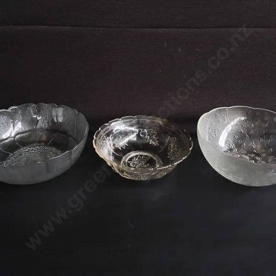 3 VINTAGE CUT GLASS BOWLS, INCLUDING ARCOROC, WIDEST DIA 27 CM