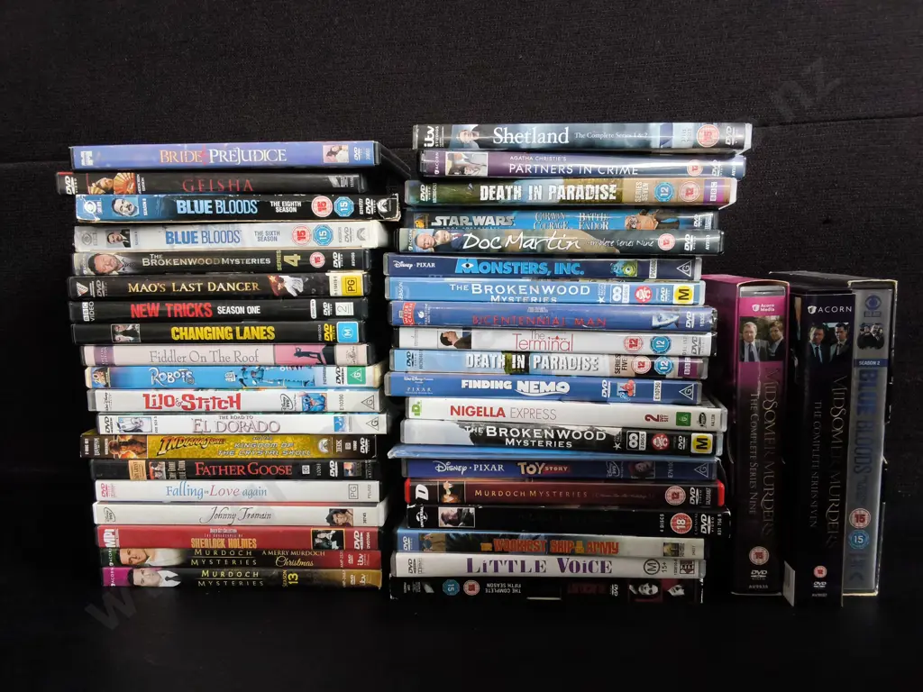 MIX OF DVDS, INCLUDING BOX SETS Image 1++