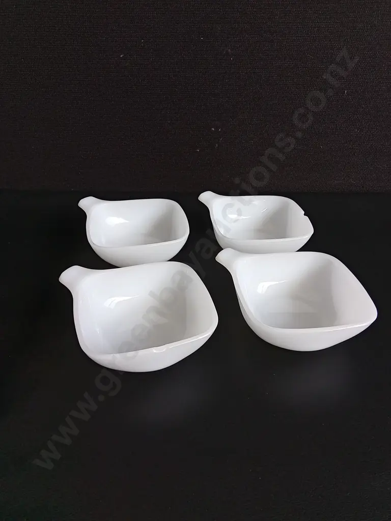 SET OF 4 VINTAGE WHITE CROWN PYREX MILK GLASS RAMEKINS, DAMAGE PICTURED Image 1++