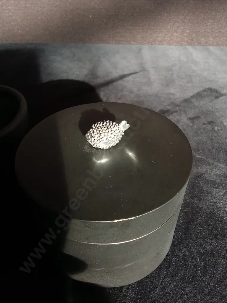 TRINKET DISH WITH A FISH H10CM AND 2 BLACK BOWLS H5CM Image 1++
