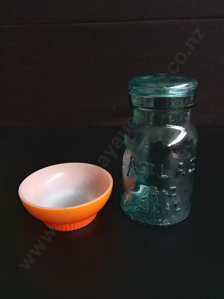 GLASS JAR H18CM AND AN ANCHOR HOCKING BOWL DIA 12CM Image 1++