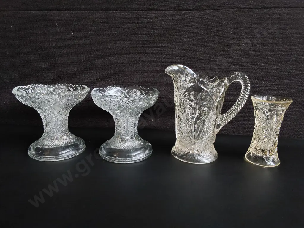 VINTAGE CLEAR PRESSED GLASS ITEMS, PEDESTAL STANDS, VASE, AND PITCHER, TALLEST H 18 CM Image 1++