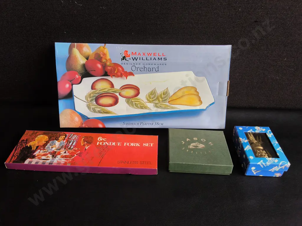 VINTAGE ENTERTAINING KITCHEN ITEMS, PACKAGED, MAXWELL & WILLIAMS PLATTER, JASON COASTERS, ETC, WIDEST W 38 CM Image 1++