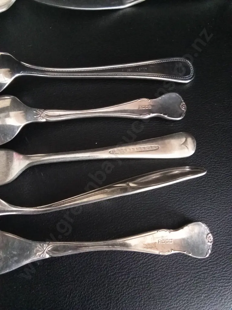 MIX OF VINTAGE SILVER PLATED CUTLERY Image 1++
