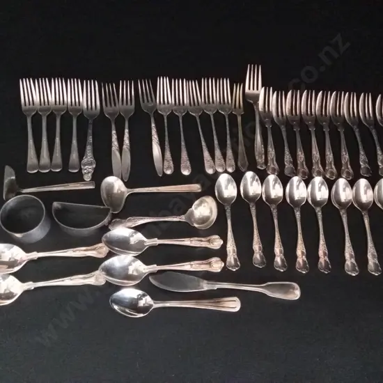 MIX OF VINTAGE SILVER PLATED CUTLERY