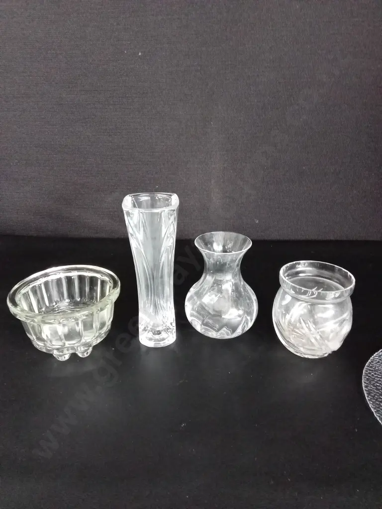 5 DECORATIVE GLASS ITEMS Image 1++