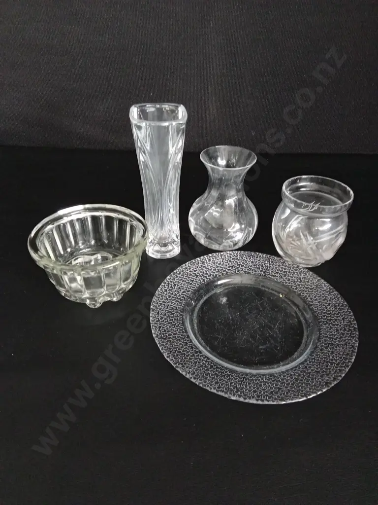 5 DECORATIVE GLASS ITEMS Image 1++